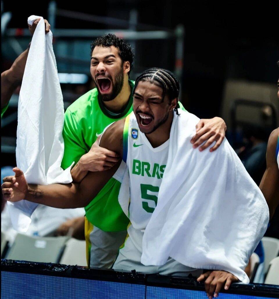 关于太狠了!底特律活塞加时末段篮板制胜尼斯今夜豪取连胜,菲尼克斯太阳围绕CBA季后赛再遭质疑的信息 关于太狠了!底特律活塞加时末段篮板制胜尼斯今夜豪取连胜,菲尼克斯太阳围绕CBA季后赛再遭质疑的信息